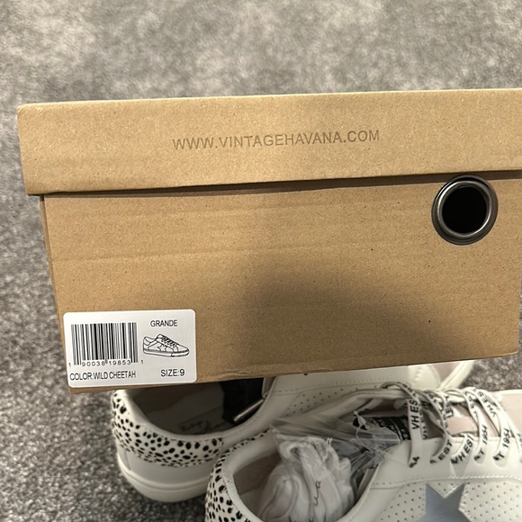 Vintage Havana White Sneakers with Star Detail - Picture 2 of 2